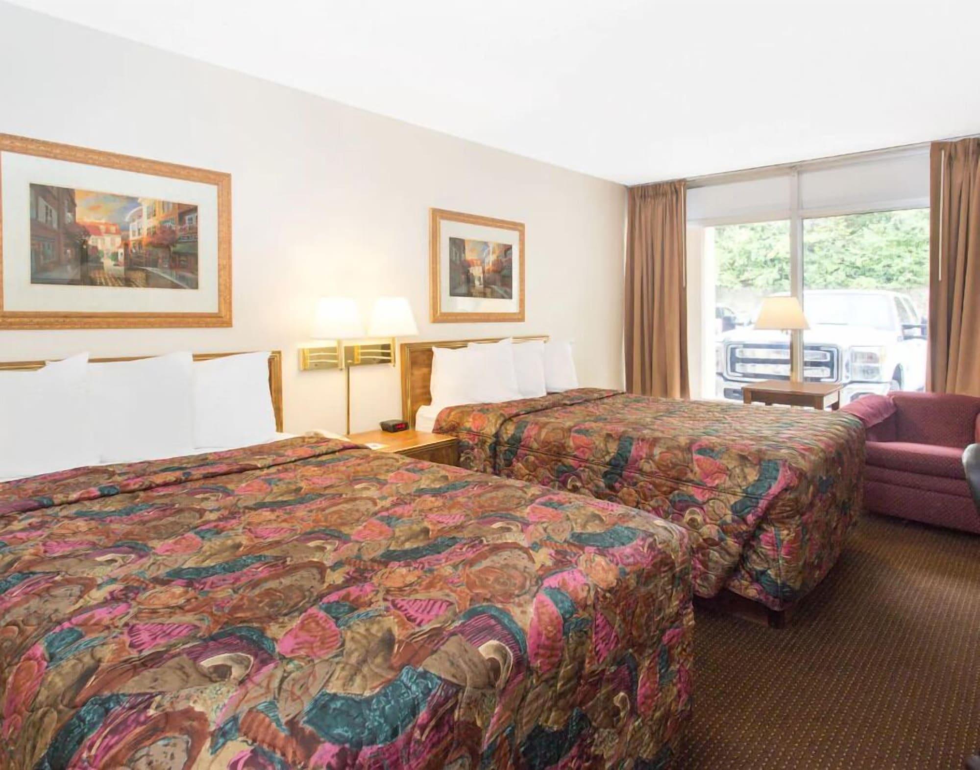 Days Inn By Wyndham Dubuque Eksteriør billede