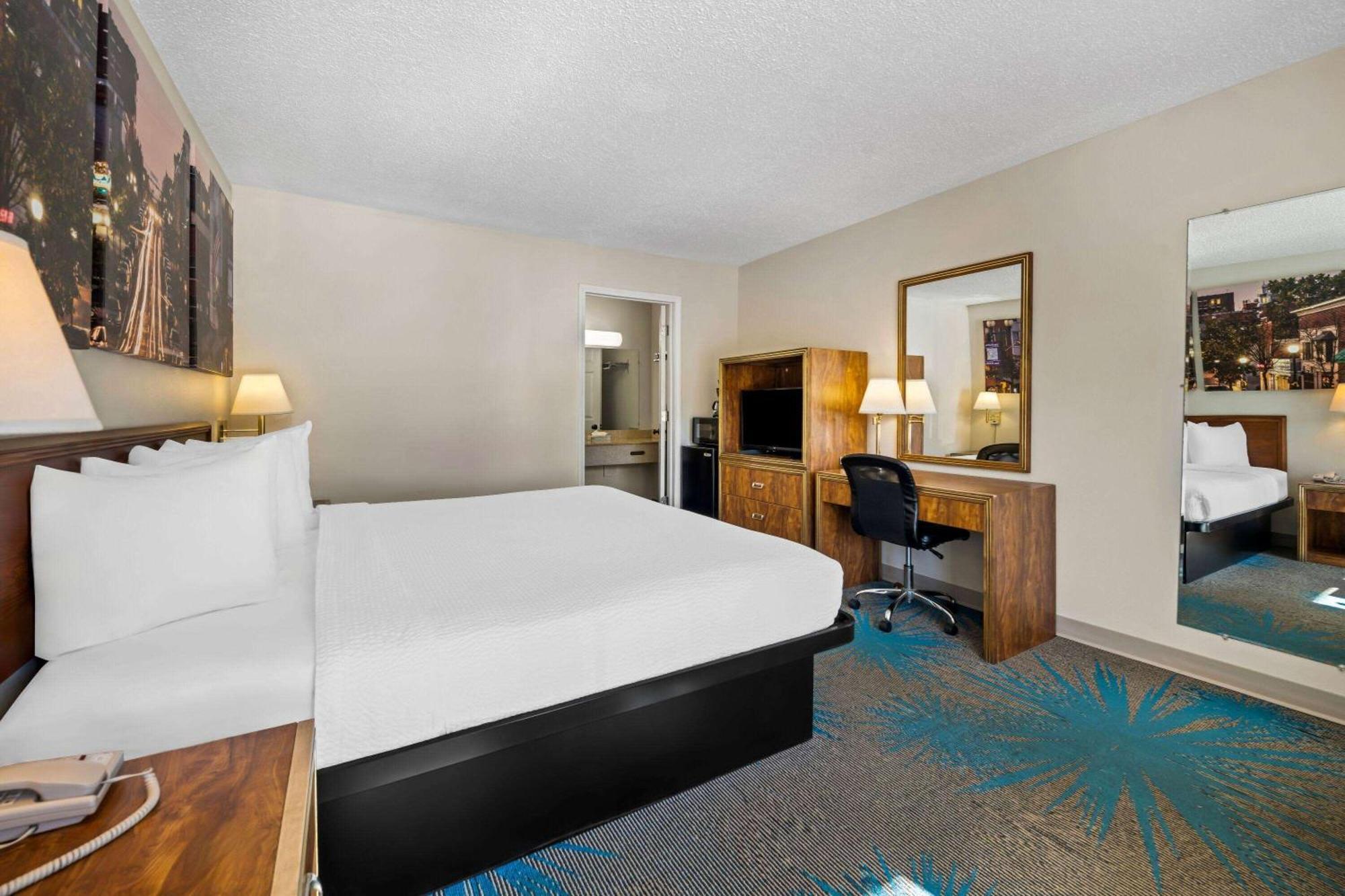 Days Inn By Wyndham Dubuque Eksteriør billede