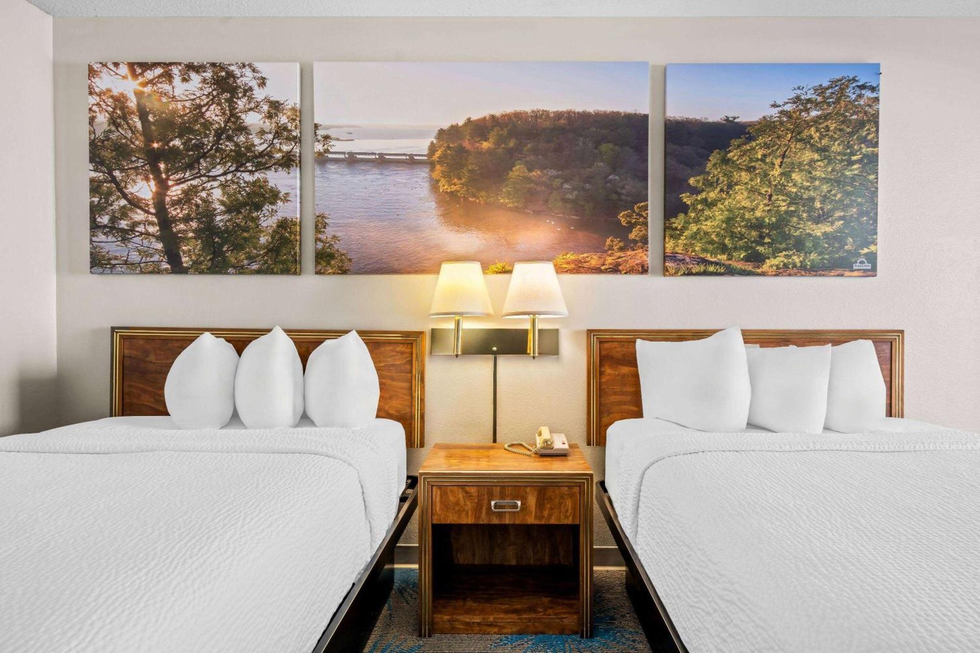 Days Inn By Wyndham Dubuque Eksteriør billede